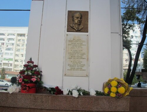 У Ташкенце ўсталявалі барэльеф Якубу Коласу!