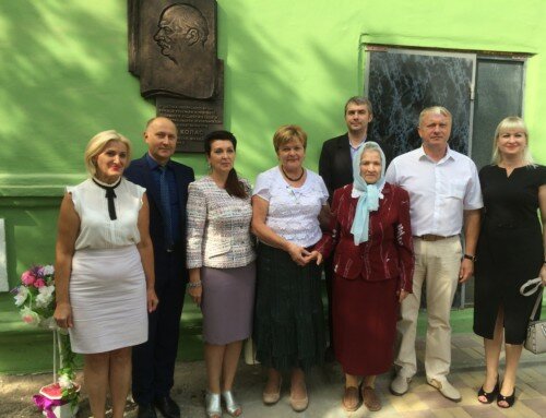 Адкрыццё часовай экспазіцыі “Сымон-музыка” і ўсталяванне мемарыяльнай дошкі да 100-годдзя пачатку дзейнасці Якуба Коласа на Куршчыне